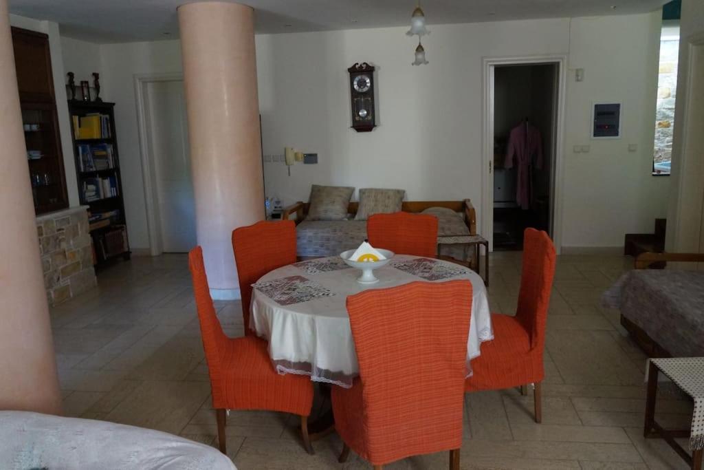 Apartment With A Garden, Bbq, Swimming Pool And Jacuzzi Dhráfi Exterior foto