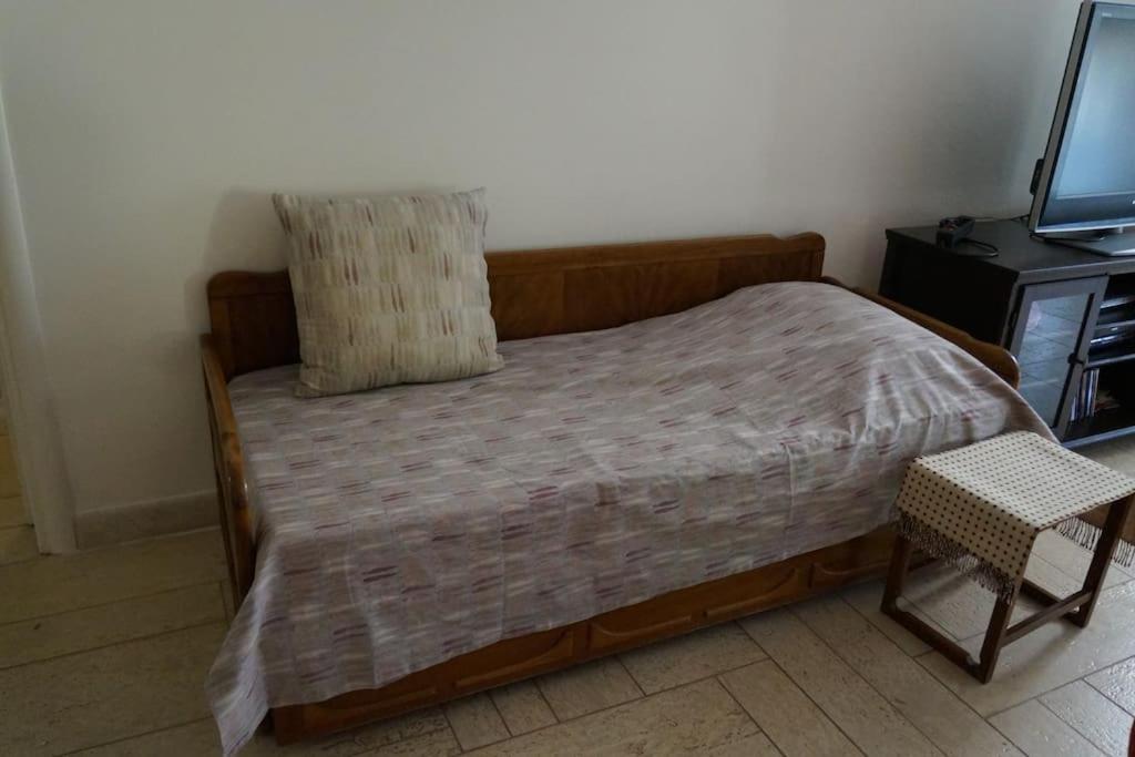 Apartment With A Garden, Bbq, Swimming Pool And Jacuzzi Dhráfi Exterior foto