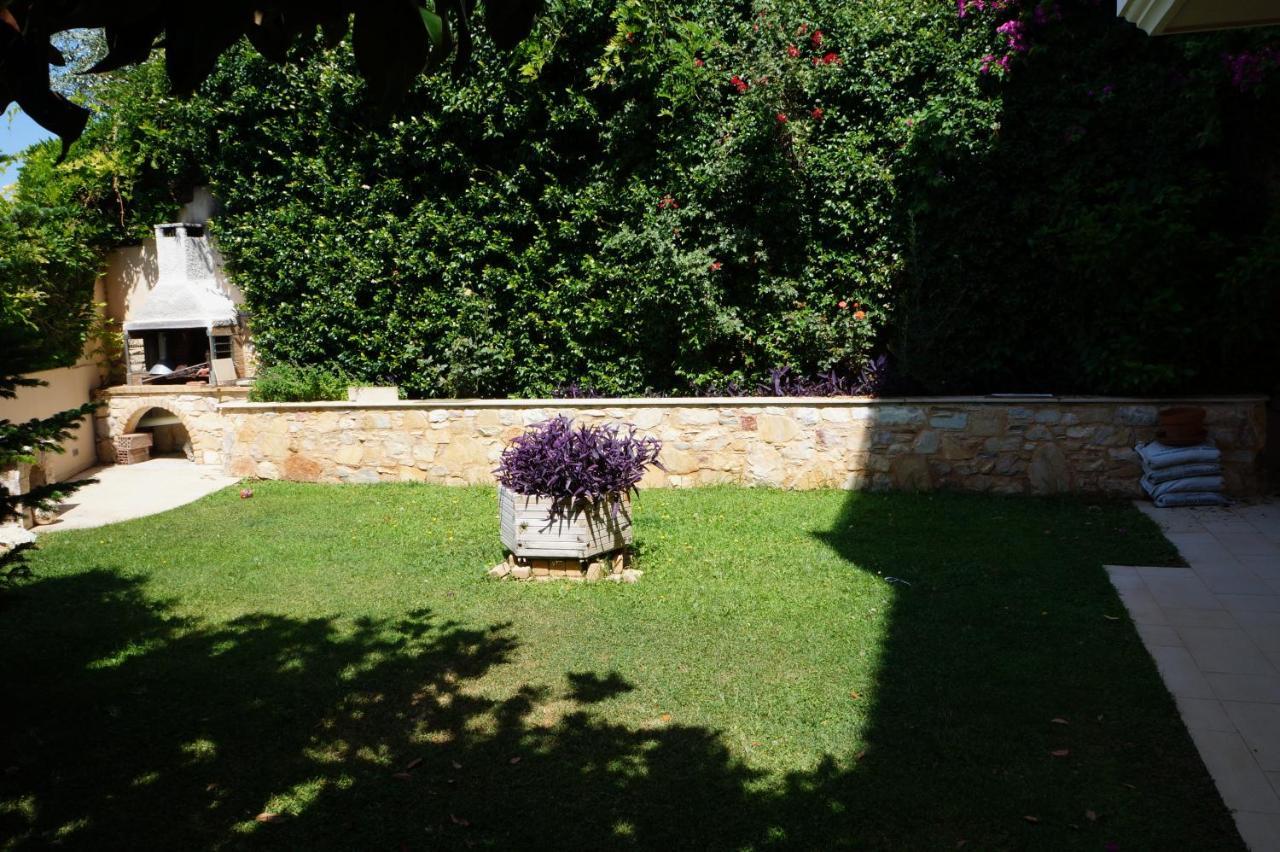 Apartment With A Garden, Bbq, Swimming Pool And Jacuzzi Dhráfi Exterior foto