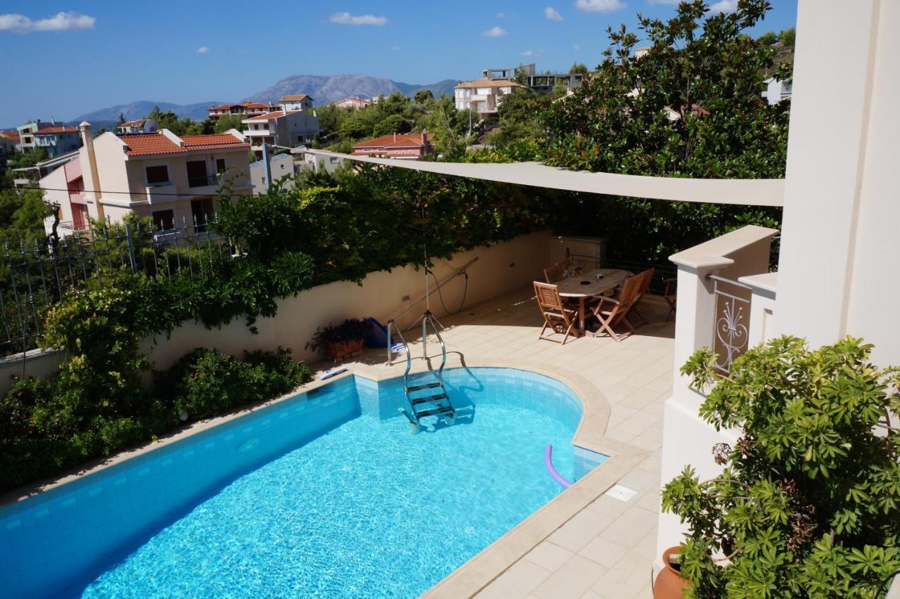 Apartment With A Garden, Bbq, Swimming Pool And Jacuzzi Dhráfi Exterior foto