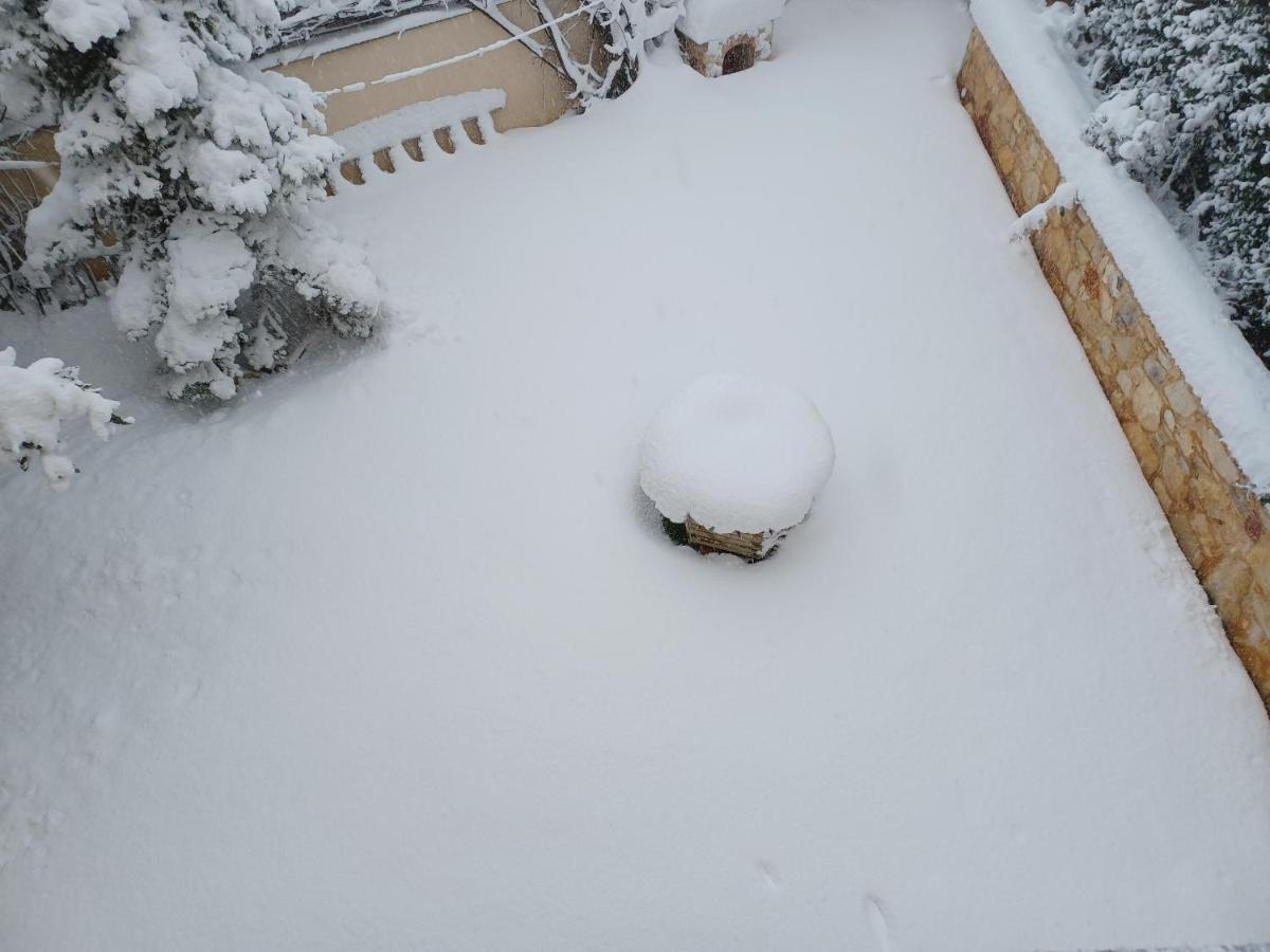 Apartment With A Garden, Bbq, Swimming Pool And Jacuzzi Dhráfi Exterior foto